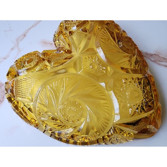 LE Smith Amber “Aztec Sunburst” Heart Dish – 1960s MCM Cut Glass - Picture 5 of 8